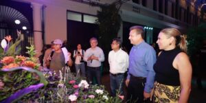 El alcalde de Mérida, Alejandro Ruz, visita la exposición vegetal “El lenguaje de las plantas”