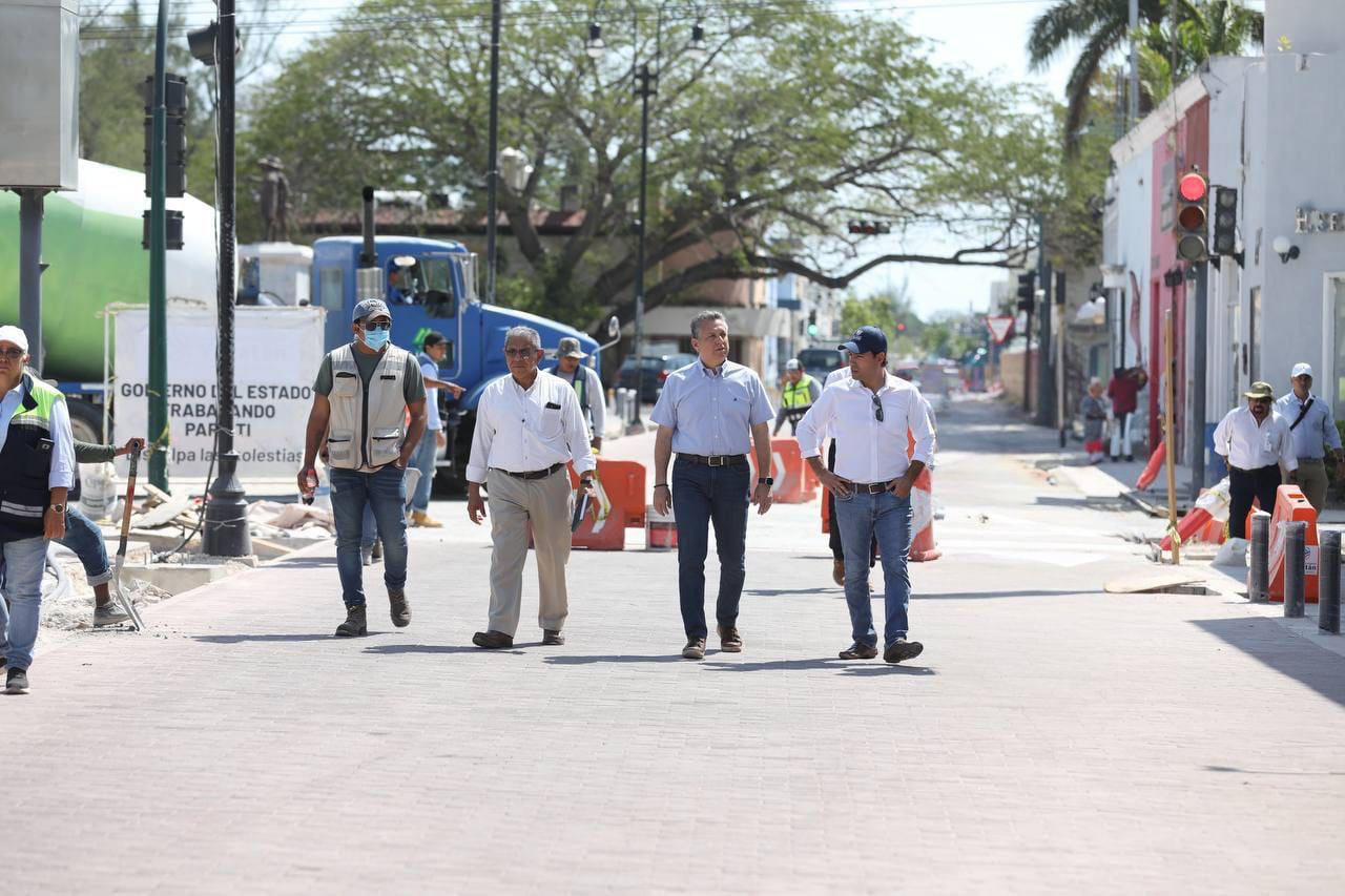 Supervisan los trabajos de construcción del Corredor Turístico y Gastronómico