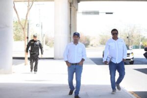 Vila Dosal supervisa el funcionamiento de la glorieta de la salida de Los Héroes