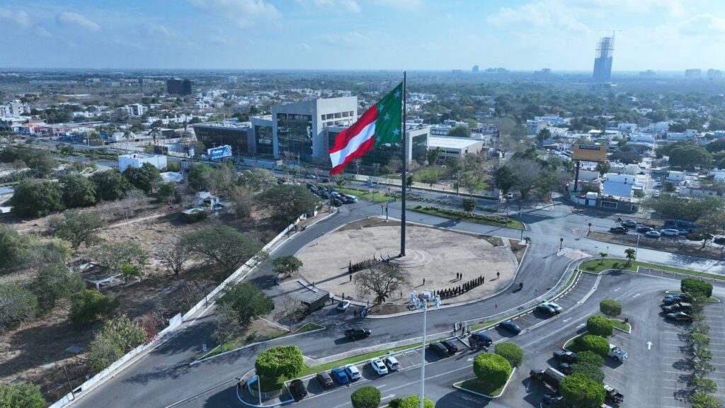 La bandera de Yucatán vuelve a ondear como símbolo de nuestra identidad