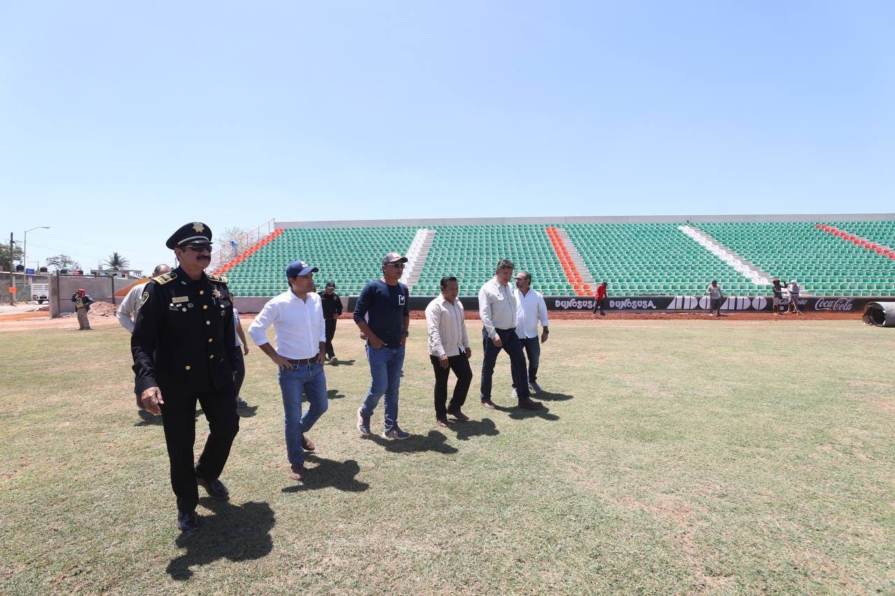 Vila Dosal visita el parque de béisbol de Kanasín, nueva casa de los Leones en la temporada 2024