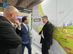 Promueve Vila Dosal a Yucatán como polo de desarrollo industrial e inversiones que generen empleos para los yucatecos