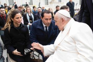 El Gobernador Mauricio Vila Dosal sostiene encuentro con el Papa Francisco en El Vaticano