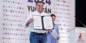 Firma Renán Barrera pacto por la primera infancia