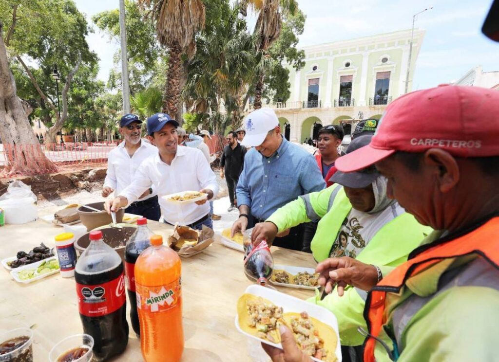Con tacos de Chicharra, celebra Vila el Día de la Santa Cruz con albañiles