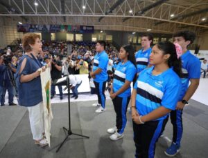 Abandera María Fritz a la delegación yucateca que irá a los Nacionales CONADE 2024