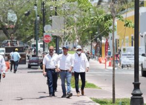 Supervisa Vila Dosal los avances de las obras del Corredor Turístico y Gastronómico sobre la calle 60 y la Plaza Grande