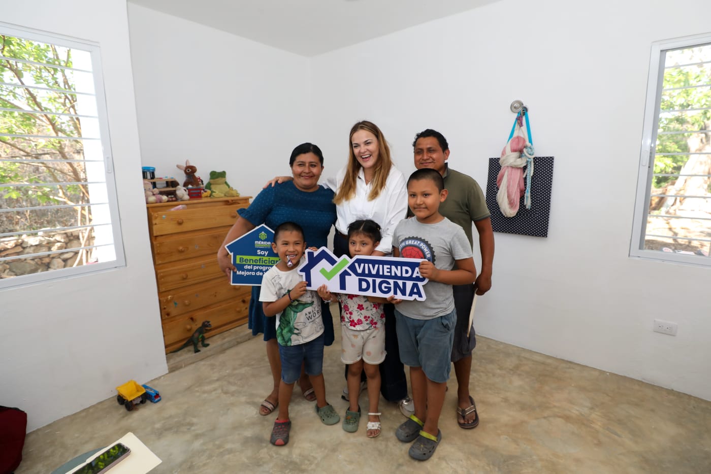 La mejora de viviendas es una labor permanente en beneficio de la economía de las familias meridanas: Cecilia Patrón