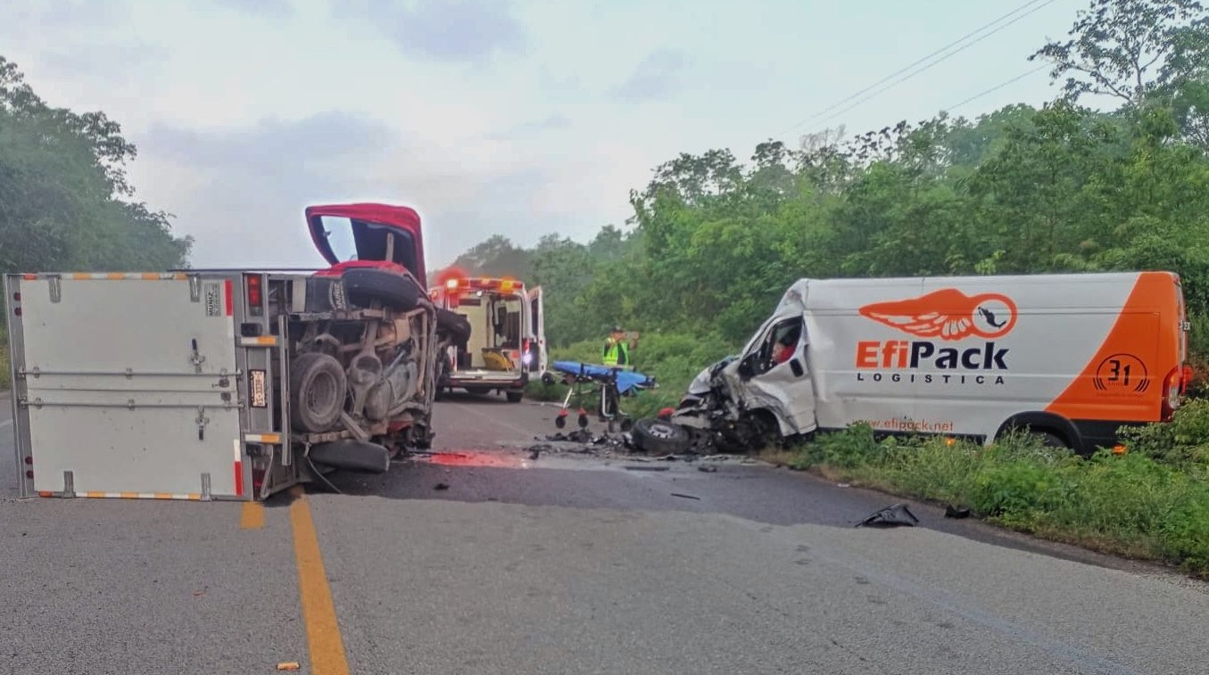 Fatal choque frontal en la vía Mérida–Cancún: un muerto y dos heridos