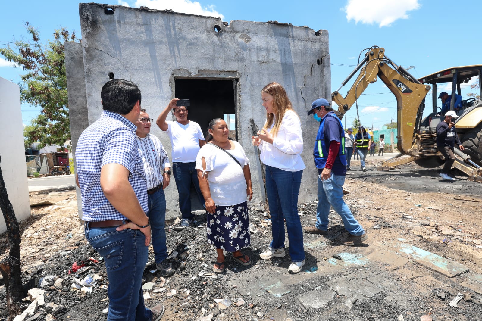 Inicia la construcción de casas para las familias afectadas por el incendio en San Luis Dzununcán: Cecilia Patrón.