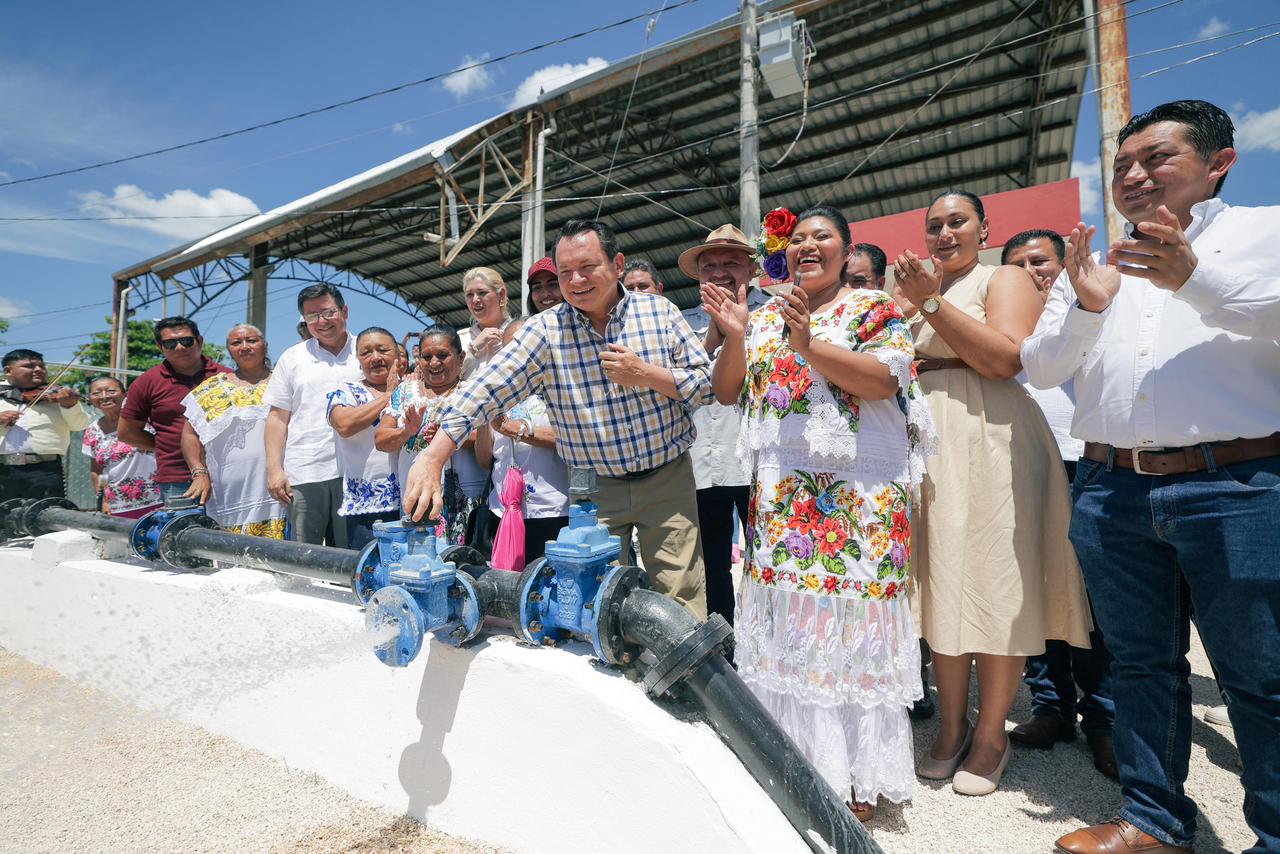 Rehabilitan sistema de agua potable en Muxupip tras más de 30 años