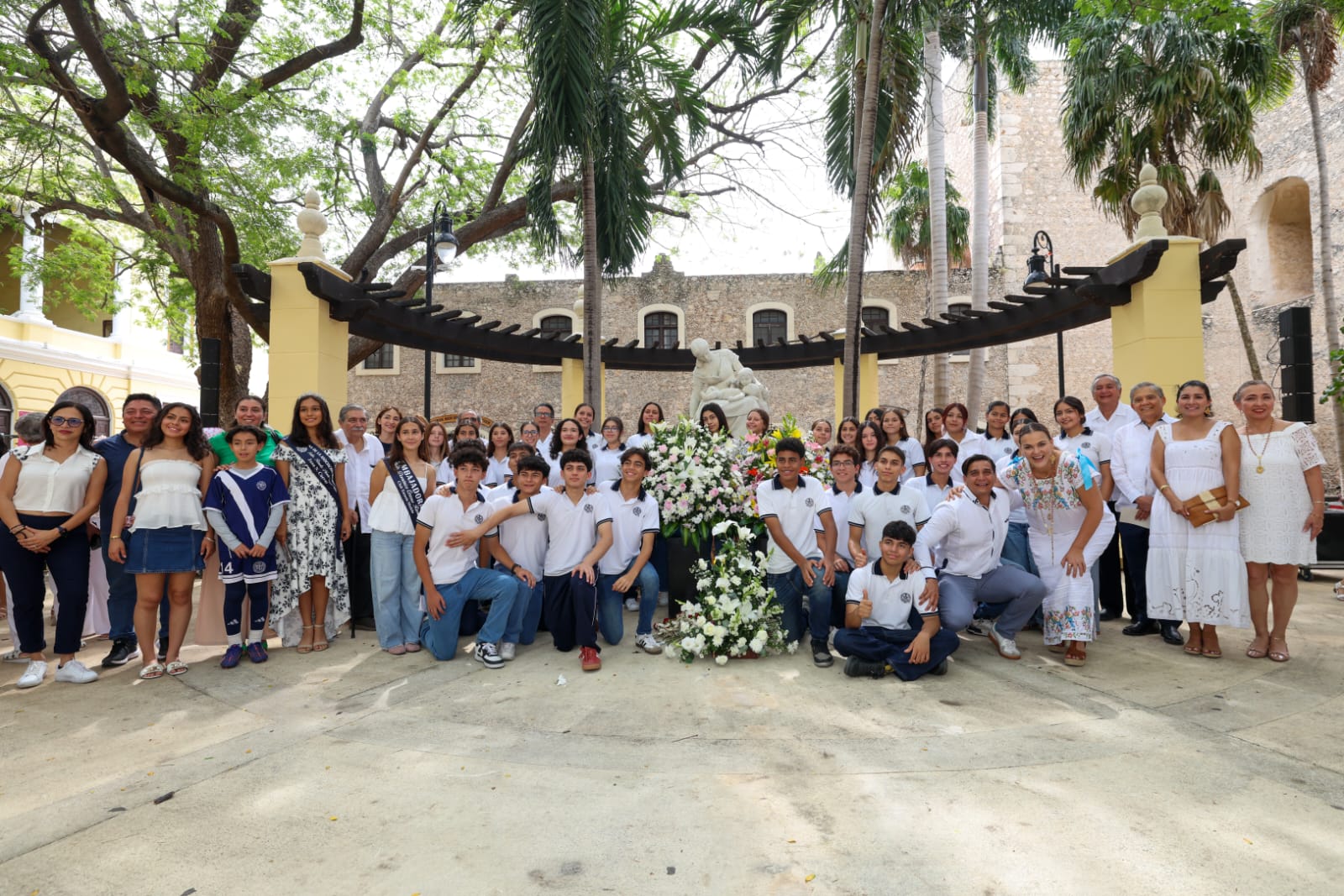 Celebra Cecilia Patrón a mamás meridanas: “Gracias por cuidar de Mérida, nosotros cuidamos todos los días de ustedes y sus familias”