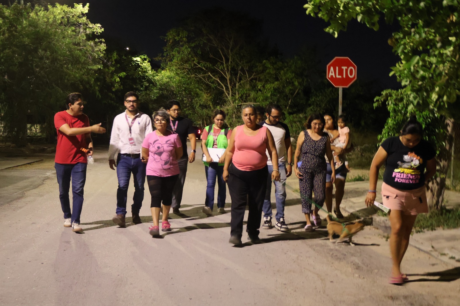Adrián Gorocica gestiona ante la ATY evaluación de paraderos seguros en Villas Caucel