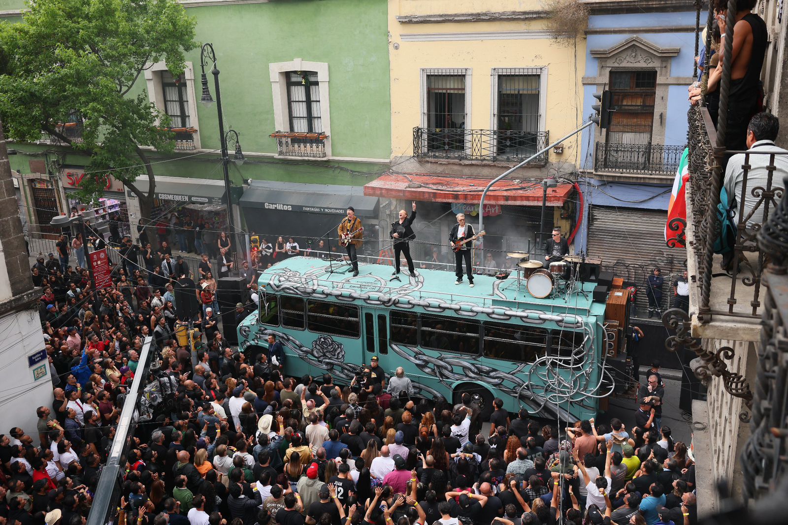 U2 y “Street of Dreams”: Un video musical salvado por un balcón