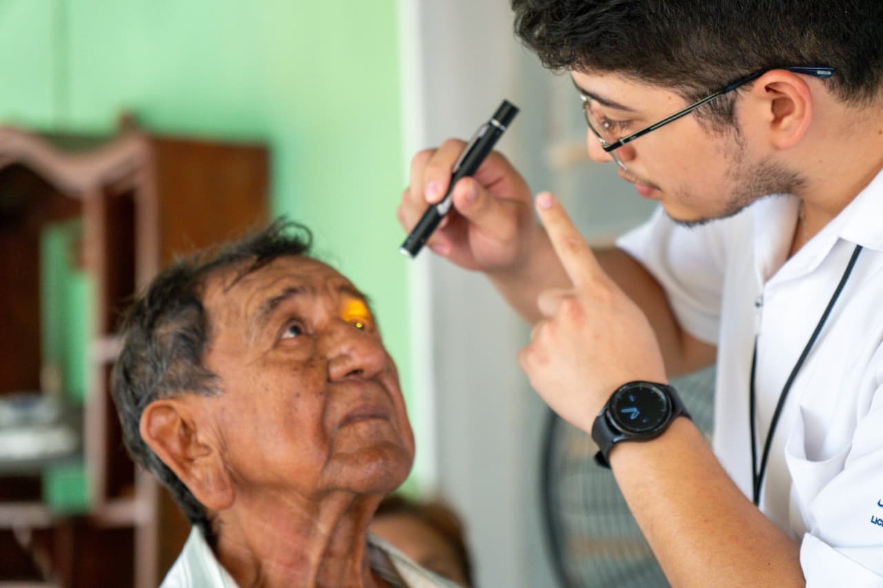 DIF Yucatán atiende salud visual de las personas mayores en todo el estado