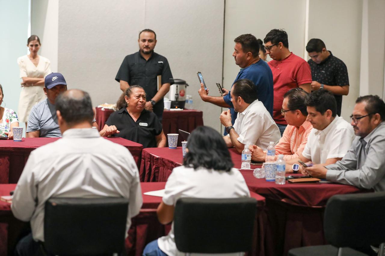 Gobierno del Estado reafirma diálogo permanente con artesanas y artesanos de Chichén Itzá