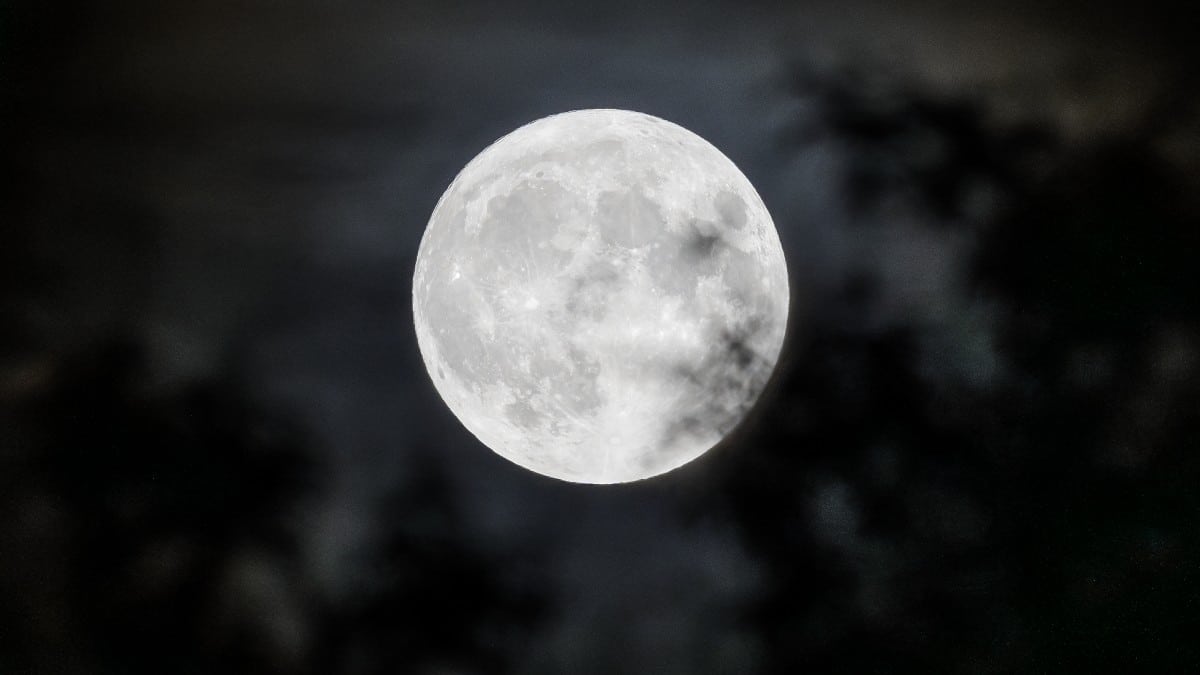 La doble función lunar que inicia este 1° de mayo