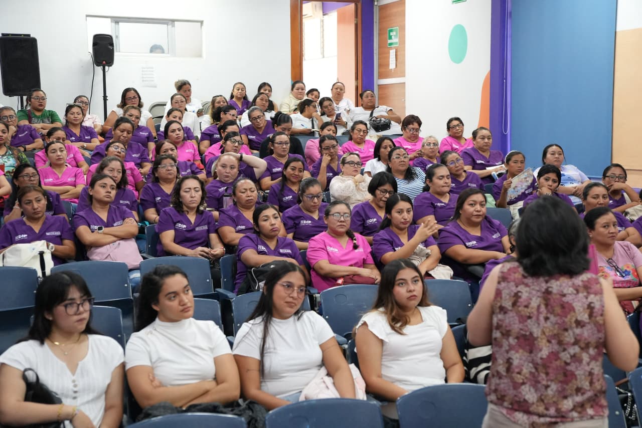 DIF Yucatán fortalece atención infantil con capacitación sobre autismo y neurodesarrollo