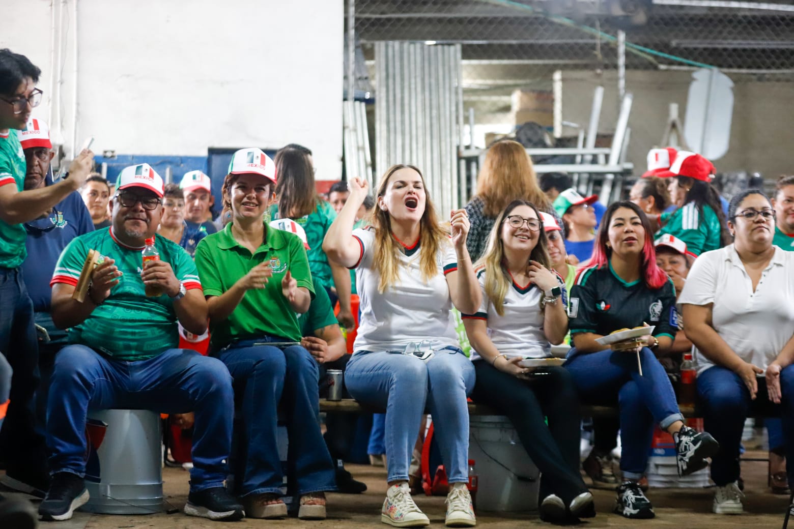 Cecilia Patrón comparte momento deportivo con colaboradores municipales, en reconocimiento a su labor de todos los días