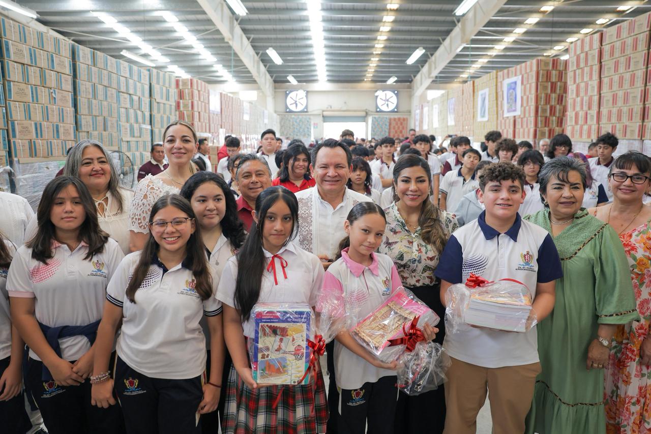 Joaquín Díaz Mena arranca la distribución de 2.7 millones de libros de texto gratuitos en Yucatán