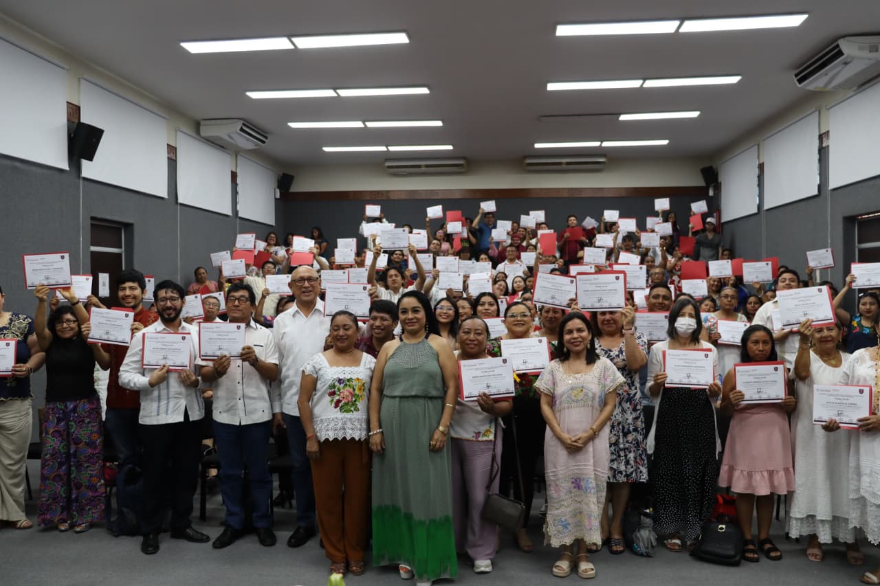 Concluyen cursos del Indemaya
