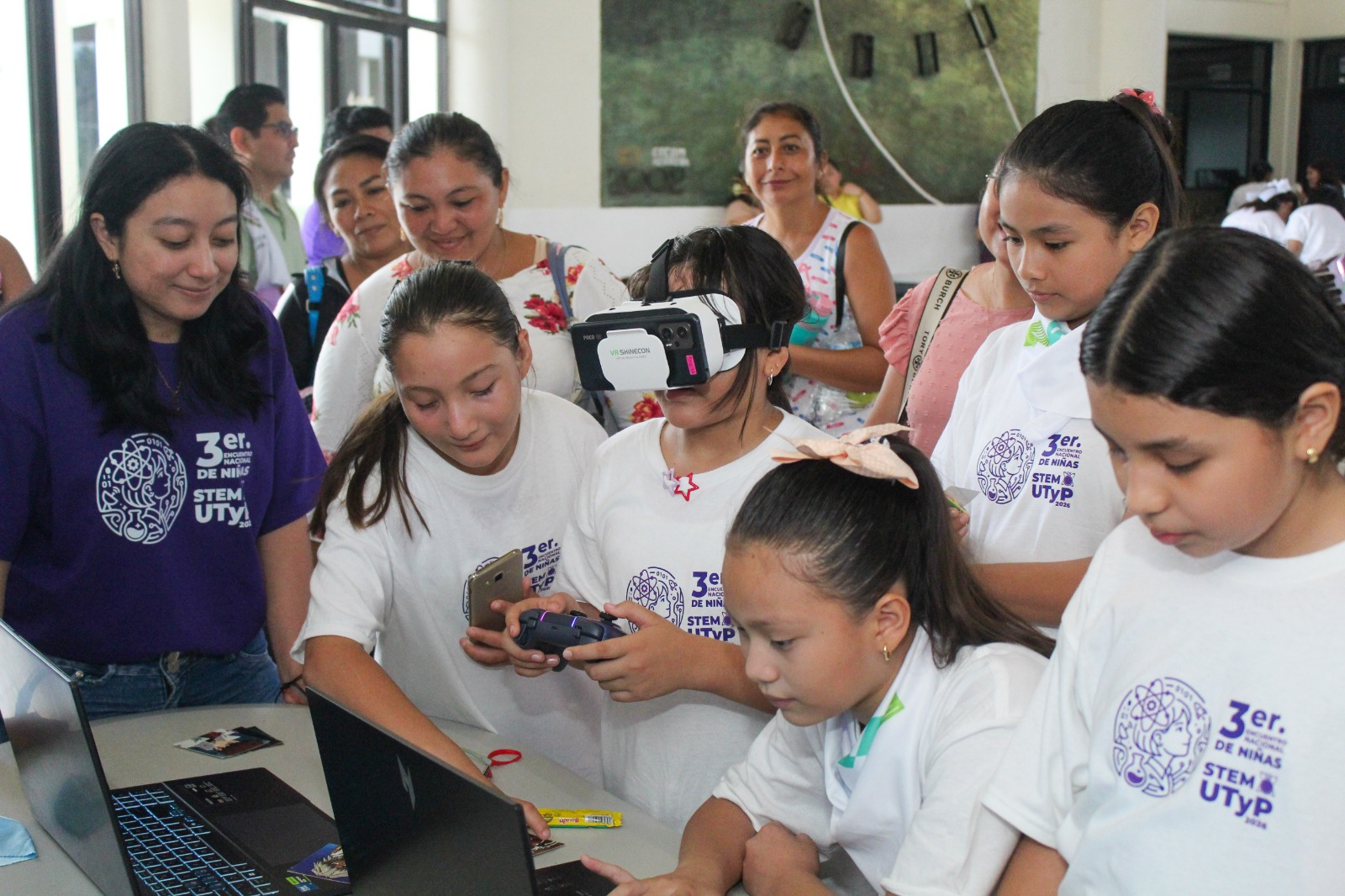 UTM acerca la ciencia y la tecnología a 90 niñas de Yucatán con encuentro STEM