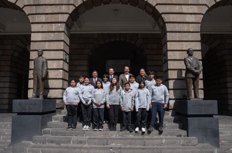 Gobernador Joaquín Díaz Mena lleva talento yucateco a la SEP: niñas y niños yucatecos se reúnen con Mario Delgado en CDMX