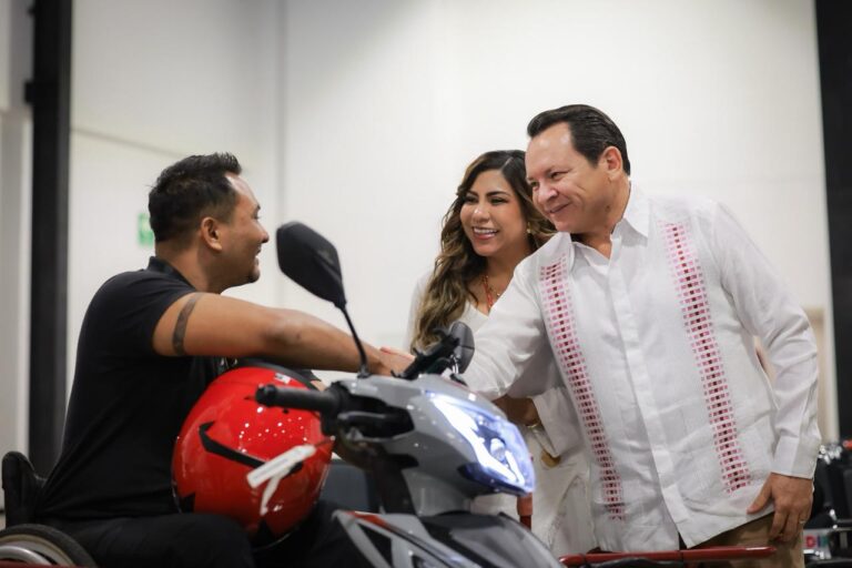 Renacimiento Maya entrega apoyos de movilidad a 81 personas con discapacidad