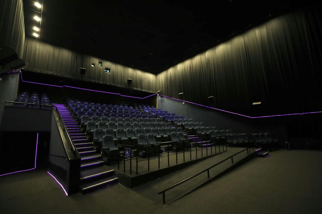 Tecnología láser e iluminación inteligente renovarán la experiencia en Cines Siglo XXI